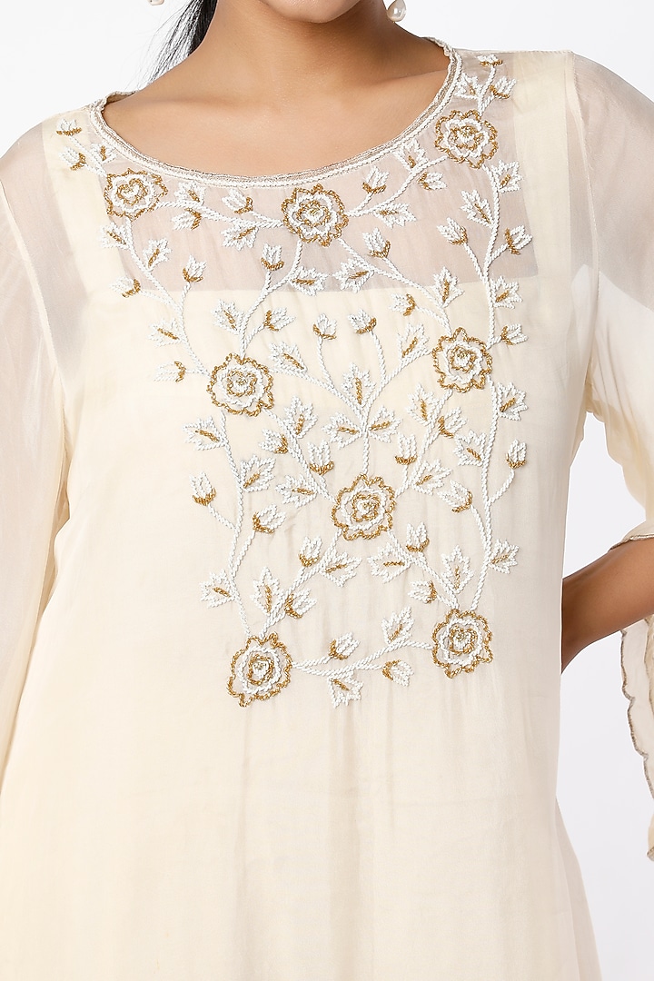 Champagne Ivory Hand Embroidered Kurta Set by Farha Syed at Pernia's Pop Up Shop