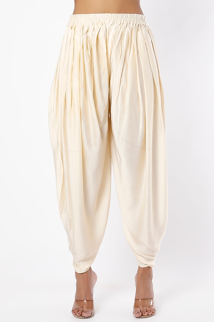 Champagne Ivory Embroidered Kurta Set by Farha Syed at Pernia's Pop Up Shop