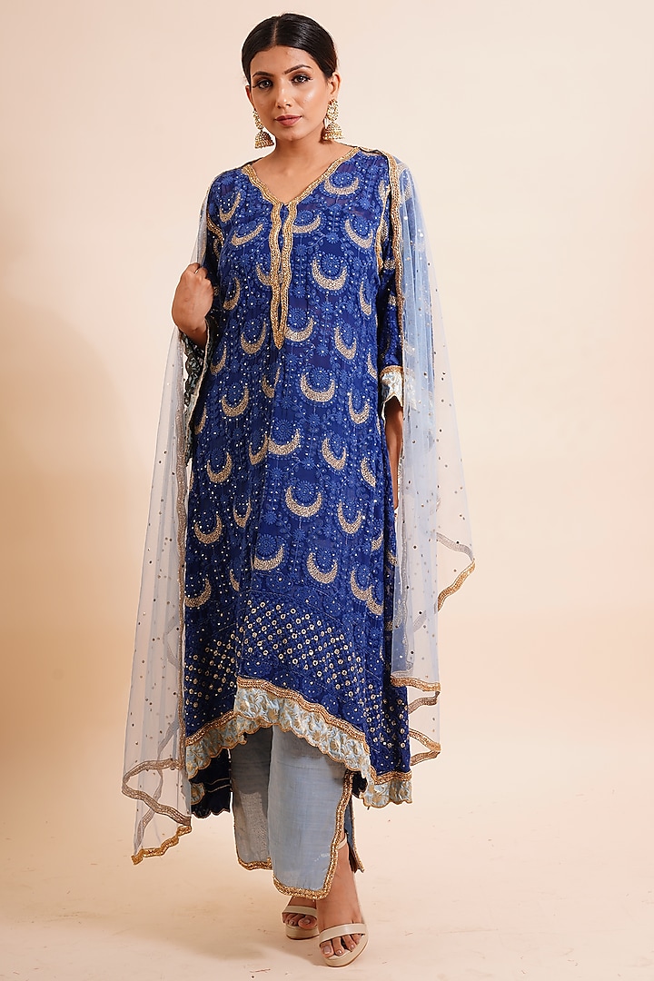 Navy Blue Embroidered Kurta Set by Farha Syed at Pernia's Pop Up Shop