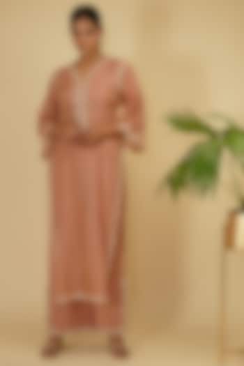 Peach Pink Hand Embroidered Kurta Set by Farha Syed at Pernia's Pop Up Shop