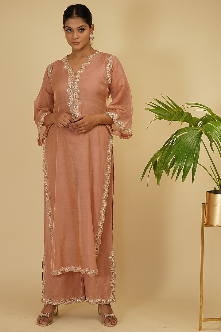 Peach Pink Hand Embroidered Kurta Set by Farha Syed at Pernia's Pop Up Shop