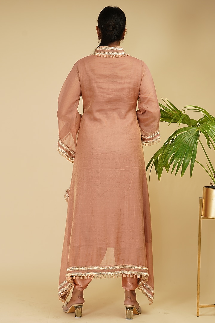 Peach Pink Embroidered Kurta Set by Farha Syed at Pernia's Pop Up Shop