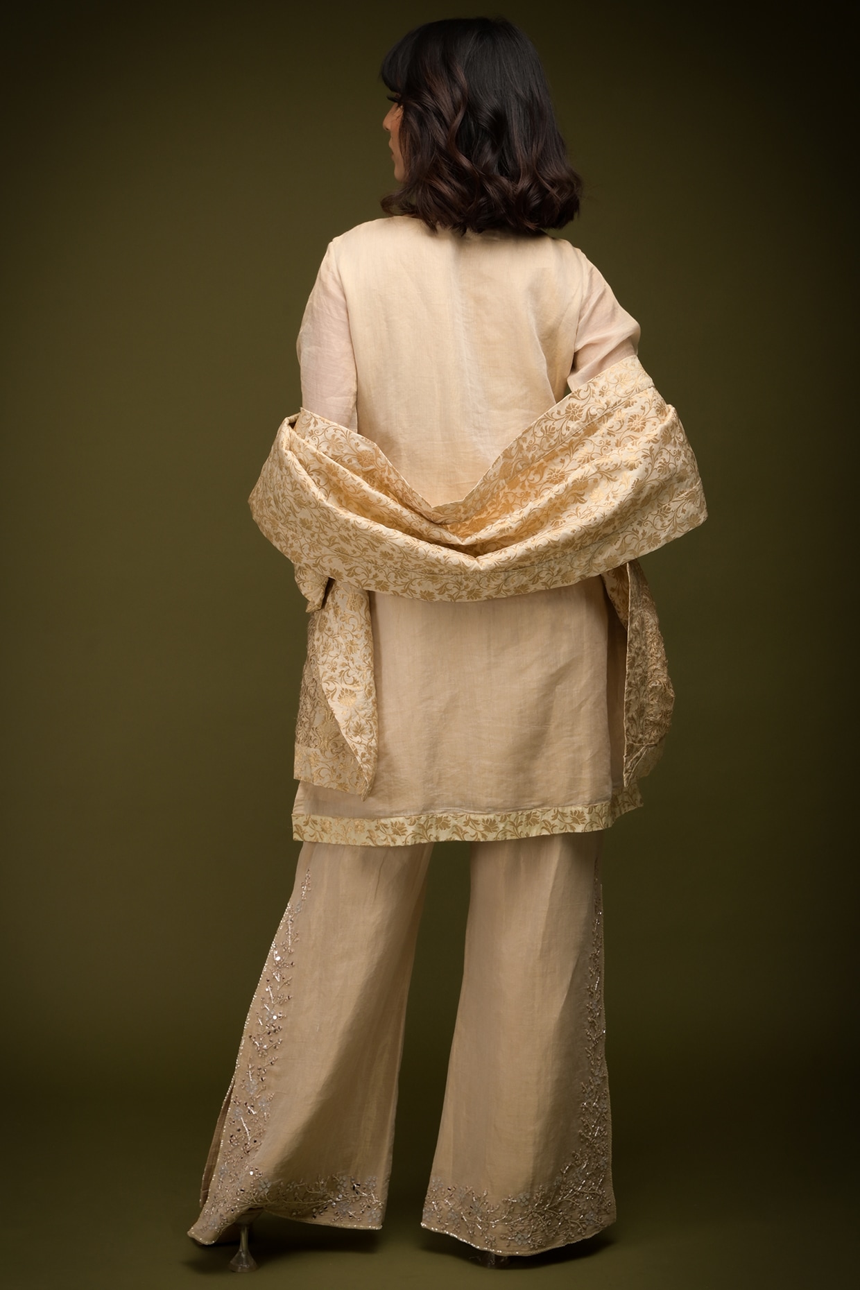 Ivory-Beige Tissue Chanderi Mirror Embroidered Kurta Set Design by Farha  Syed at Pernia's Pop Up Shop 2024