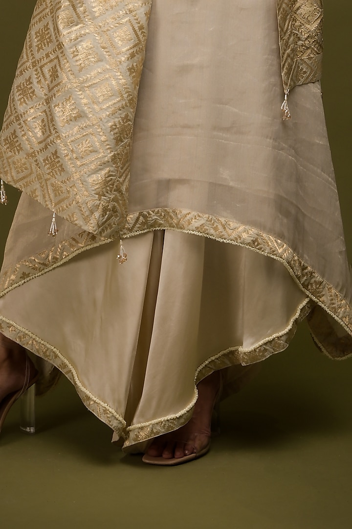 Ivory-Beige Tissue Georgette Mirror Embroidered Kurta Set by Farha Syed at Pernia's Pop Up Shop