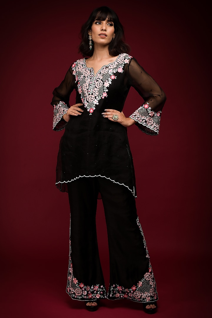 Black Pure Organza Resham Embroidered Kurta Set by Farha Syed at Pernia's Pop Up Shop