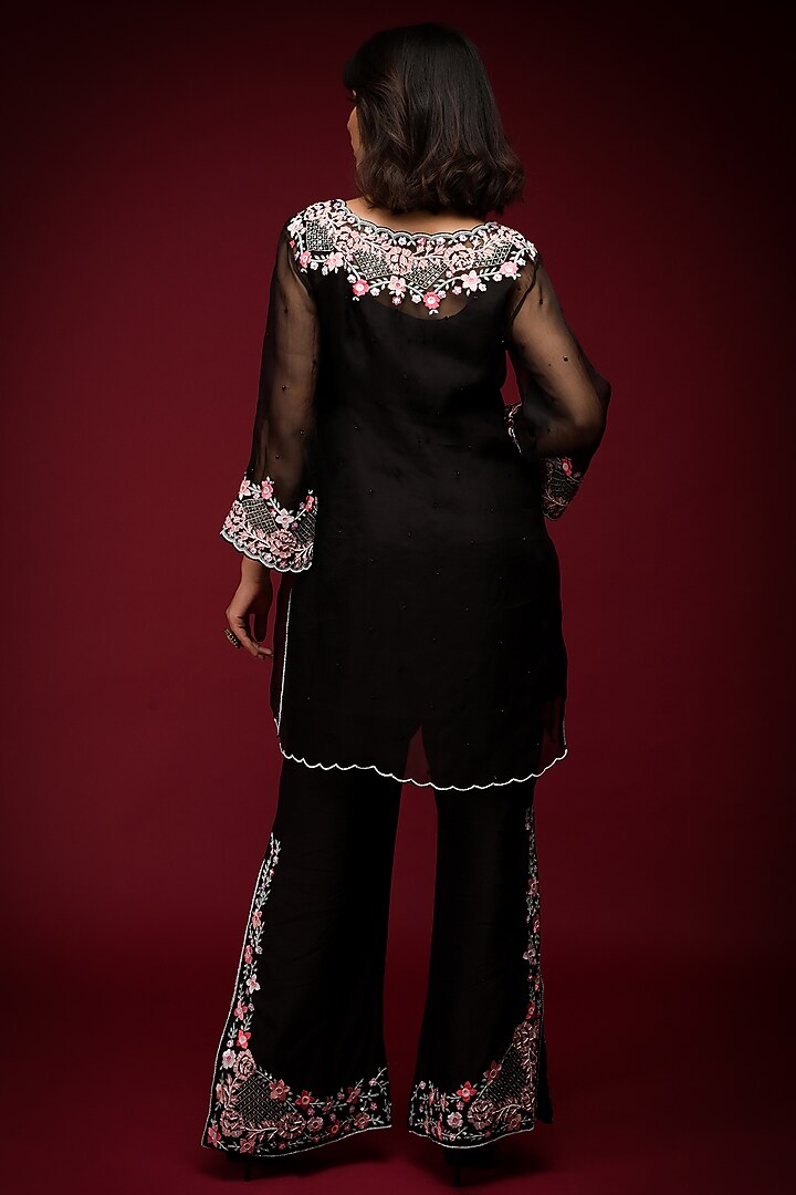 Black Pure Organza Resham Embroidered Kurta Set by Farha Syed at Pernia's Pop Up Shop