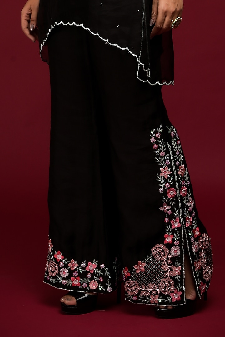 Black Pure Organza Resham Embroidered Kurta Set by Farha Syed at Pernia's Pop Up Shop