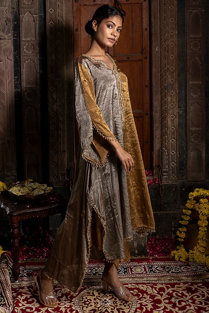 Greyish Silver & Golden Chanderi Tissue Pearl Hand Embroidered Kaftan Set by Farha Syed at Pernia's Pop Up Shop