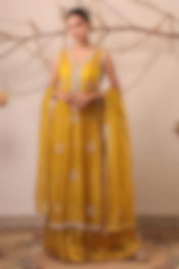 Yellow Pure Organza Zardosi Embroidered Kurta Set by Farha Syed at Pernia's Pop Up Shop