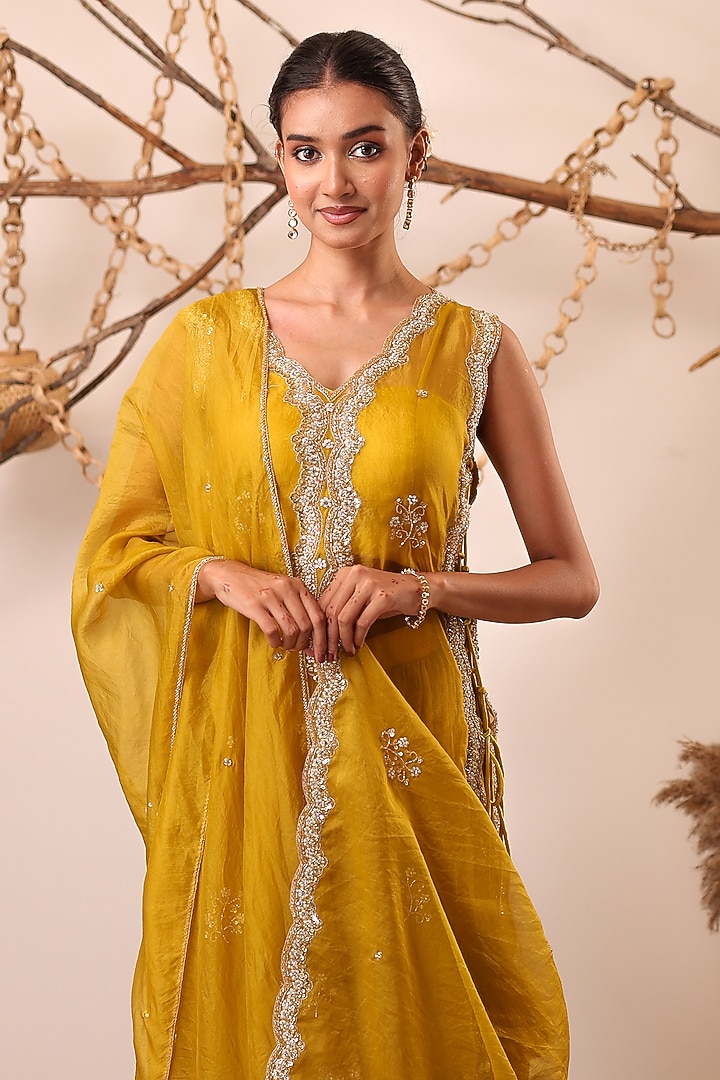 Yellow Pure Organza Zardosi Embroidered Kurta Set by Farha Syed at Pernia's Pop Up Shop