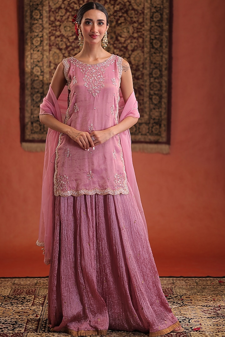 Pink Chanderi Silk Hand Embroidered Kurta Set by Farha Syed at Pernia's Pop Up Shop