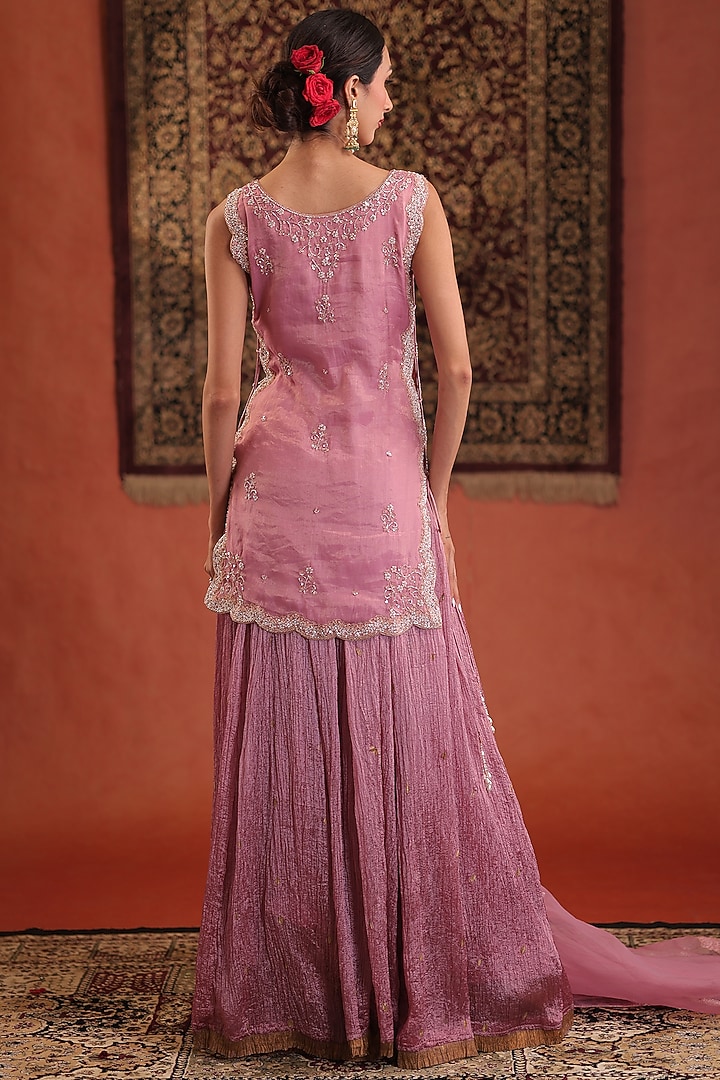 Pink Chanderi Silk Hand Embroidered Kurta Set by Farha Syed at Pernia's Pop Up Shop
