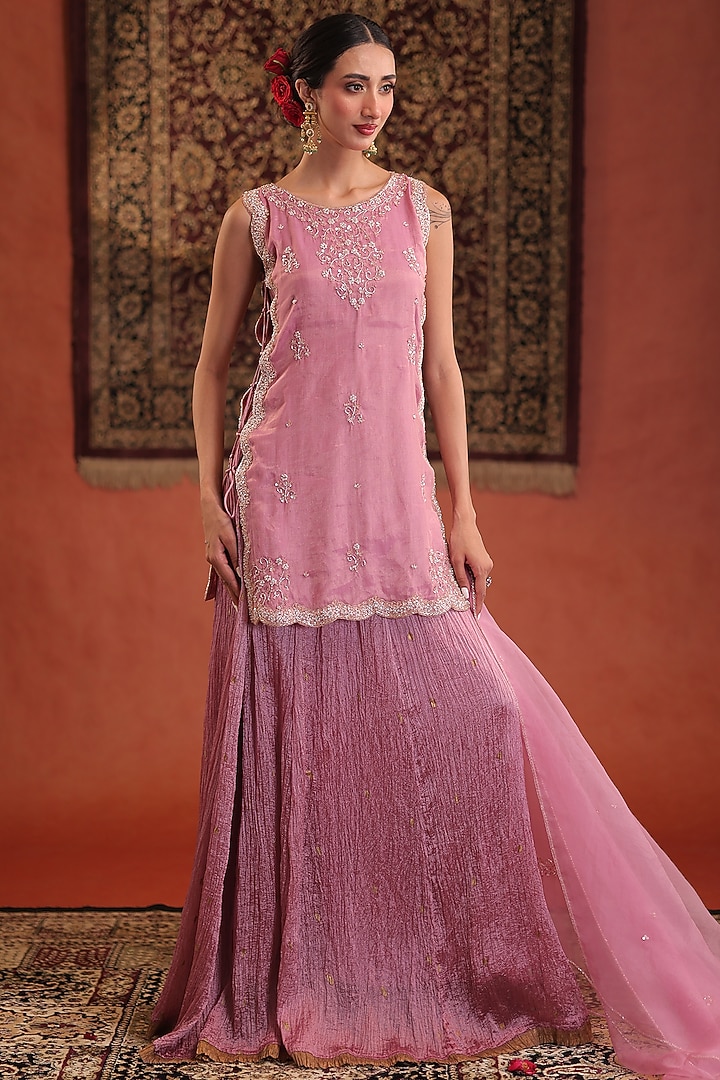 Pink Chanderi Silk Hand Embroidered Kurta Set by Farha Syed at Pernia's Pop Up Shop