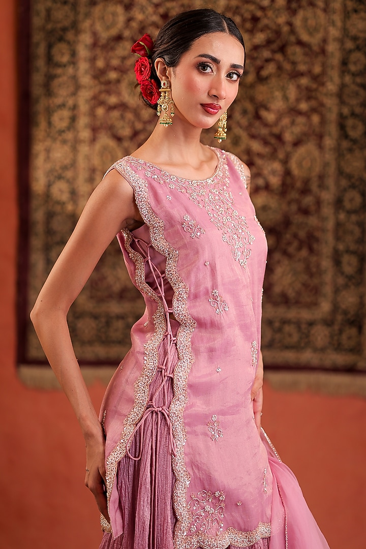Pink Chanderi Silk Hand Embroidered Kurta Set by Farha Syed at Pernia's Pop Up Shop