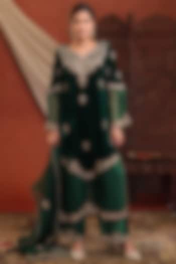 Bottle Green Velvet & Organza Zari Embroidered Kurta Set by Farha Syed at Pernia's Pop Up Shop
