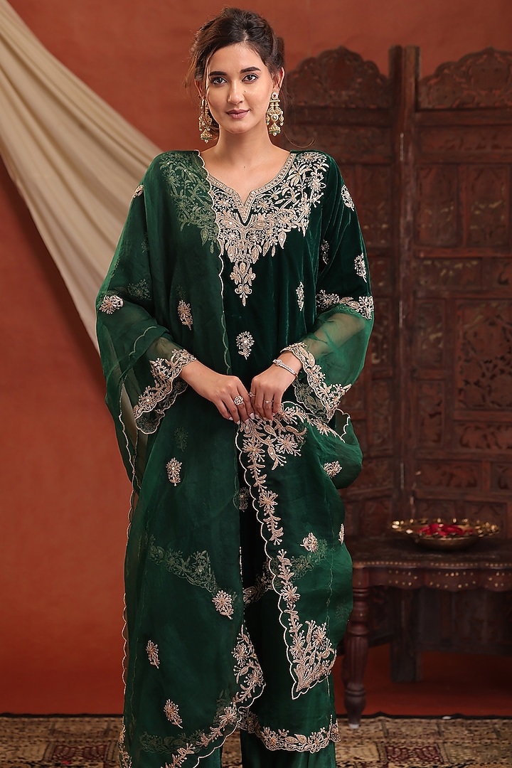 Bottle Green Velvet & Organza Zari Embroidered Kurta Set by Farha Syed at Pernia's Pop Up Shop