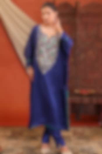 Navy Blue Raw Silk Cutdana Hand Embroidered Kaftan Set by Farha Syed at Pernia's Pop Up Shop