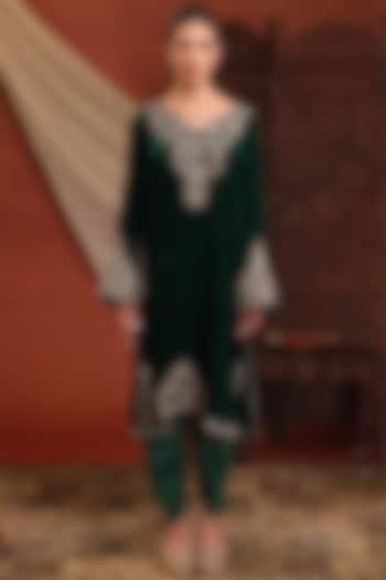 Bottle Green Velvet Sequins Embroidered Phiran Kurta Set by Farha Syed at Pernia's Pop Up Shop