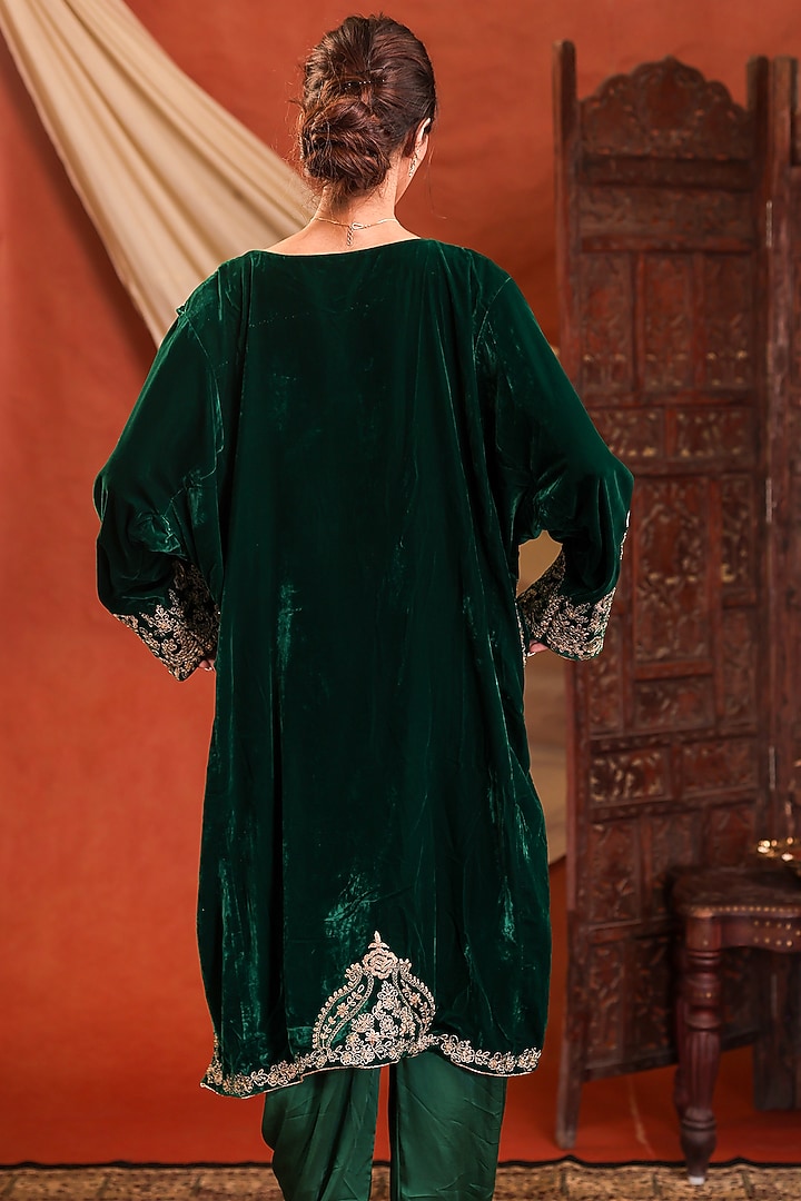 Bottle Green Velvet Sequins Embroidered Phiran Kurta Set by Farha Syed at Pernia's Pop Up Shop