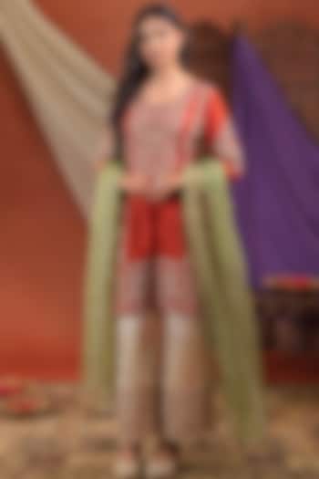 Red & Metallic Silk Hand Embroidered Kurta Set by Farha Syed at Pernia's Pop Up Shop