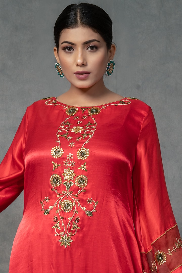 Red Hand Embroidered Kurta Set by Farha Syed at Pernia's Pop Up Shop