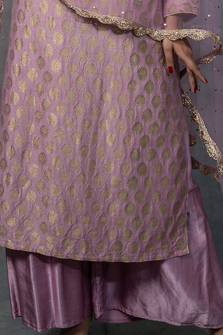 Lilac Pink Hand Embroidered Kurta Set by Farha Syed at Pernia's Pop Up Shop
