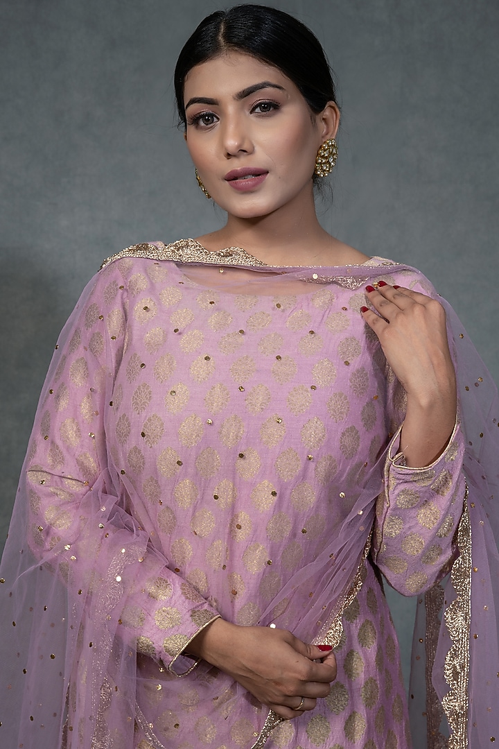 Lilac Pink Hand Embroidered Kurta Set by Farha Syed at Pernia's Pop Up Shop