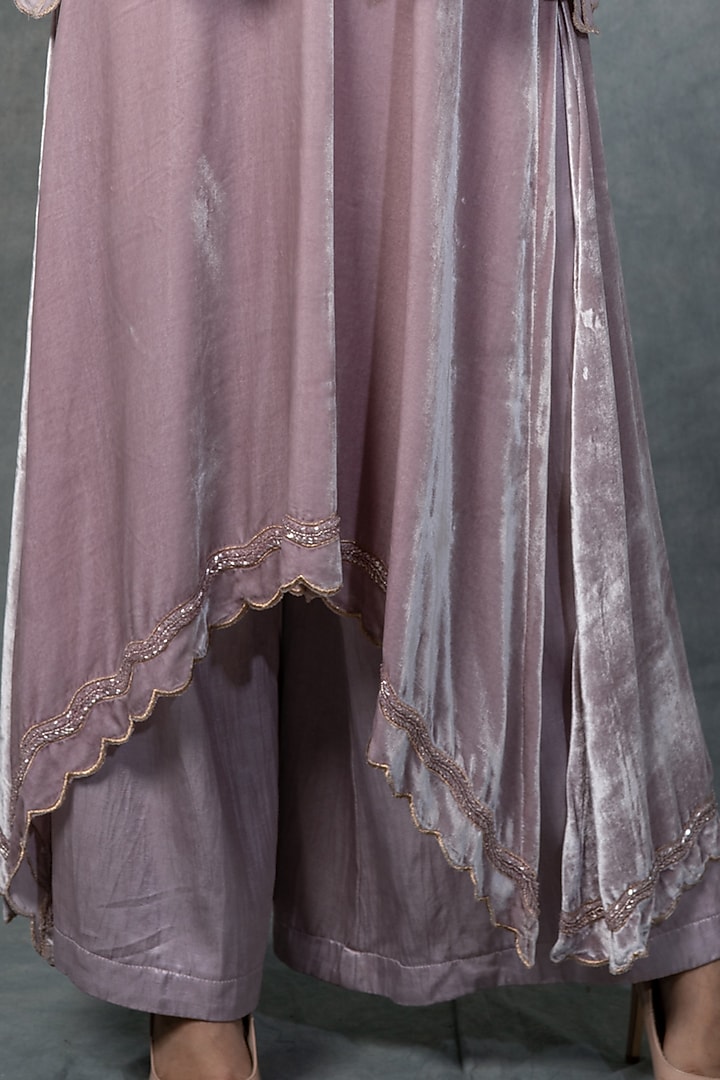 Periwinkle Purple Hand Embroidered Kurta Set by Farha Syed at Pernia's Pop Up Shop