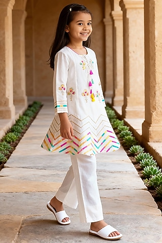 White Cotton Embroidered Kurta Set For Girls by Fayon Kids