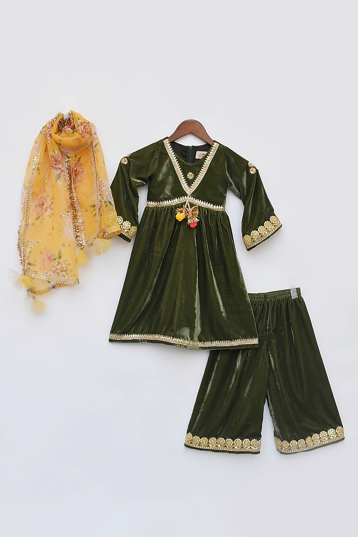 Green Velvet Embroidered Kurta Set For Girls by Fayon Kids at Pernia's Pop Up Shop