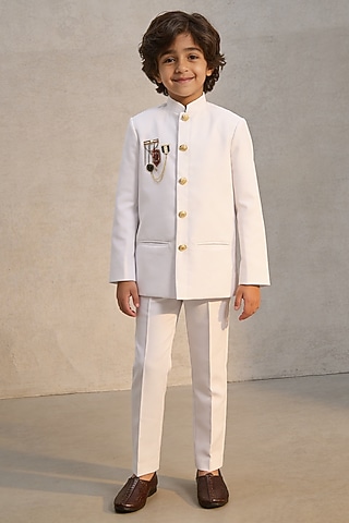 White Suiting Bandhgala Set For Boys by Fayon Kids