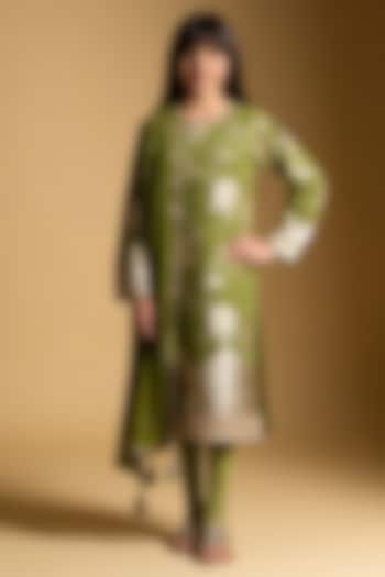 Green Brocade Embroidered Kurta Set For Girls by Fayon Kids at Pernia's Pop Up Shop