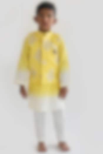 Yellow Embroidered Bundi Jacket With Kurta Set For Boys by Fayon Kids