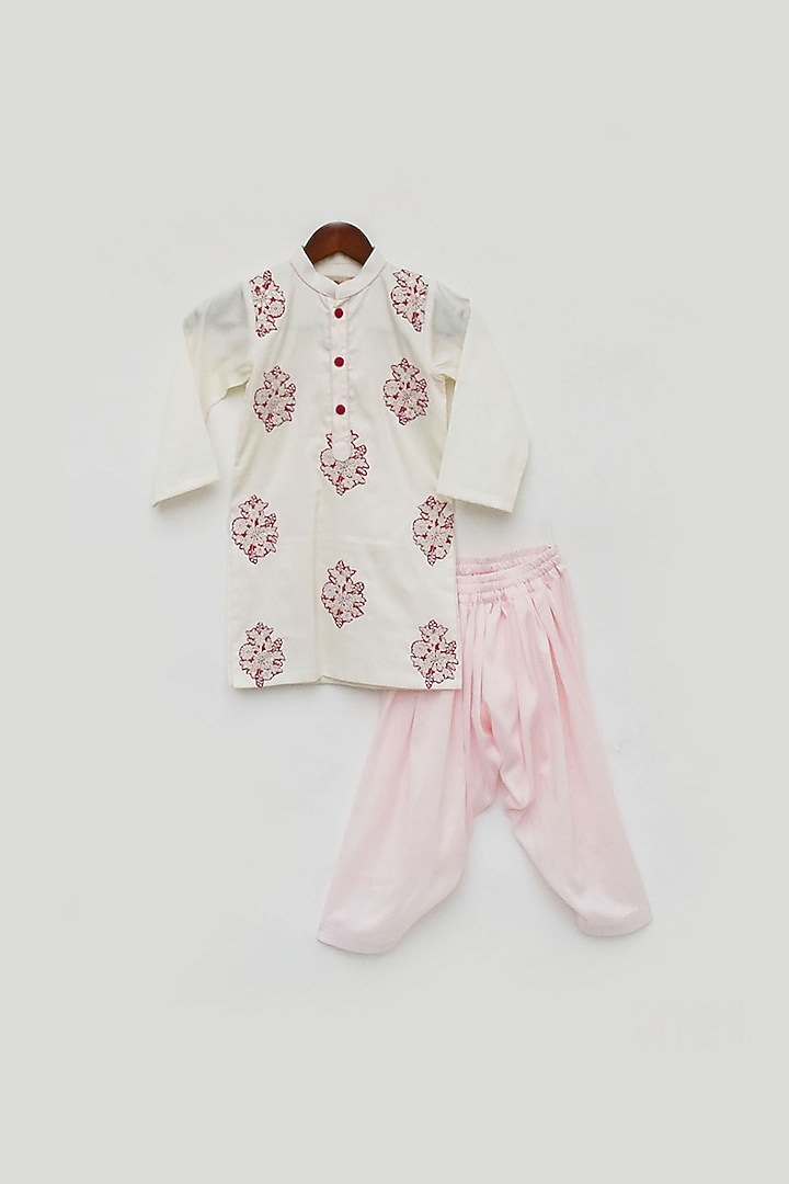 Off-White Silk Embroidered Kurta Set For Boys by Fayon Kids at Pernia's Pop Up Shop