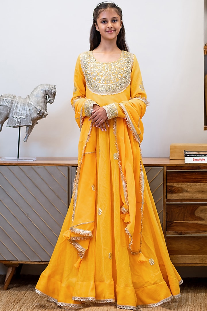 Yellow Chanderi Embroidered Anarkali Set For Girls by Fayon Kids at Pernia's Pop Up Shop