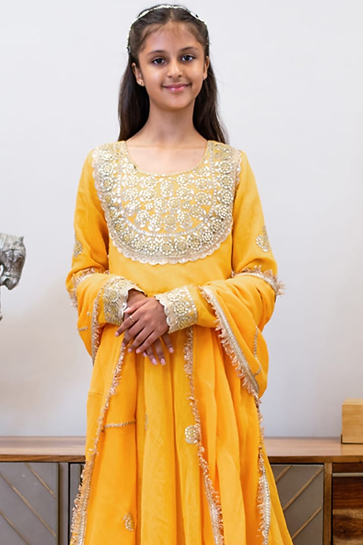 Yellow Chanderi Embroidered Anarkali Set For Girls by Fayon Kids at Pernia's Pop Up Shop