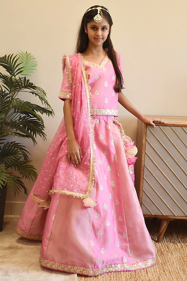 Pink Chanderi Embroidered Lehenga Set For Girls by Fayon Kids at Pernia's Pop Up Shop