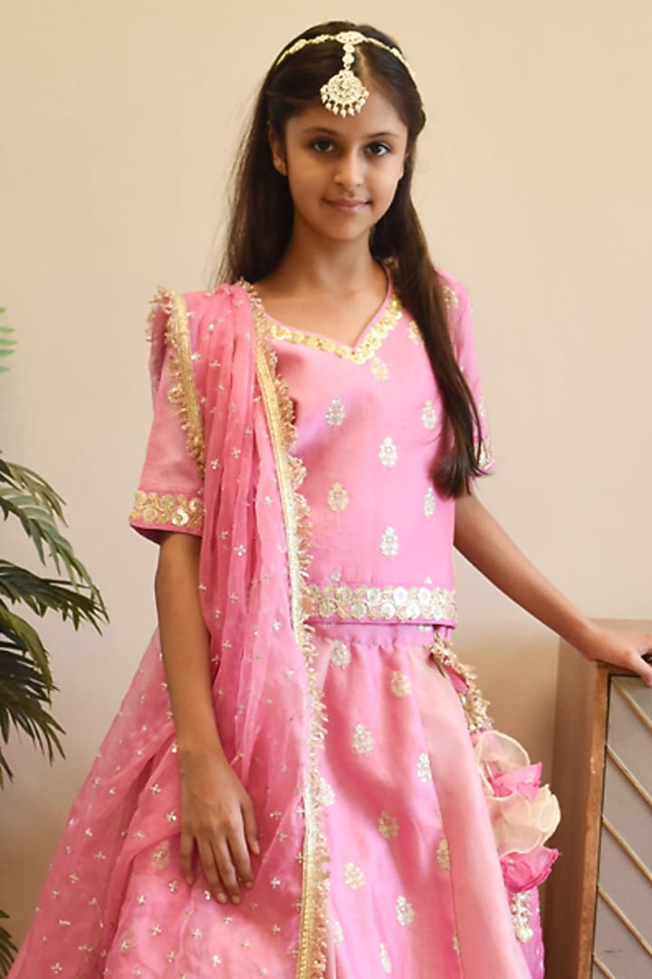Pink Chanderi Embroidered Lehenga Set For Girls by Fayon Kids at Pernia's Pop Up Shop