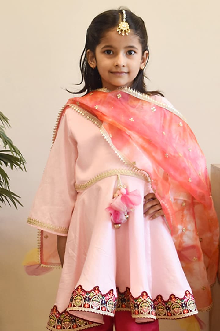 Baby Pink Cotton Silk Embroidered Kurta Set For Girls by Fayon Kids at Pernia's Pop Up Shop