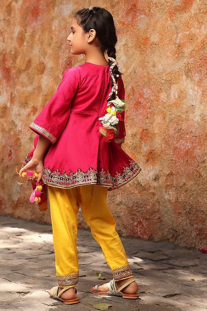 Pink Cotton Silk Kurta Set For Girls by Fayon Kids at Pernia's Pop Up Shop