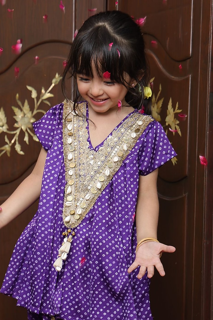 Purple Crepe Bandhej Kurta Set For Girls by Fayon Kids at Pernia's Pop Up Shop