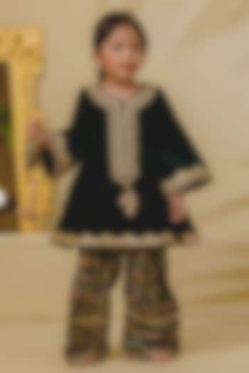 Green Velvet Lace Embellished Kurta Set For Girls by Fayon Kids at Pernia's Pop Up Shop