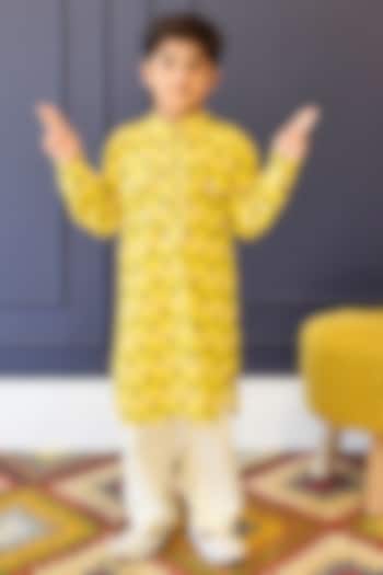 Yellow Printed Kurta Set For Boys by Fayon Kids at Pernia's Pop Up Shop