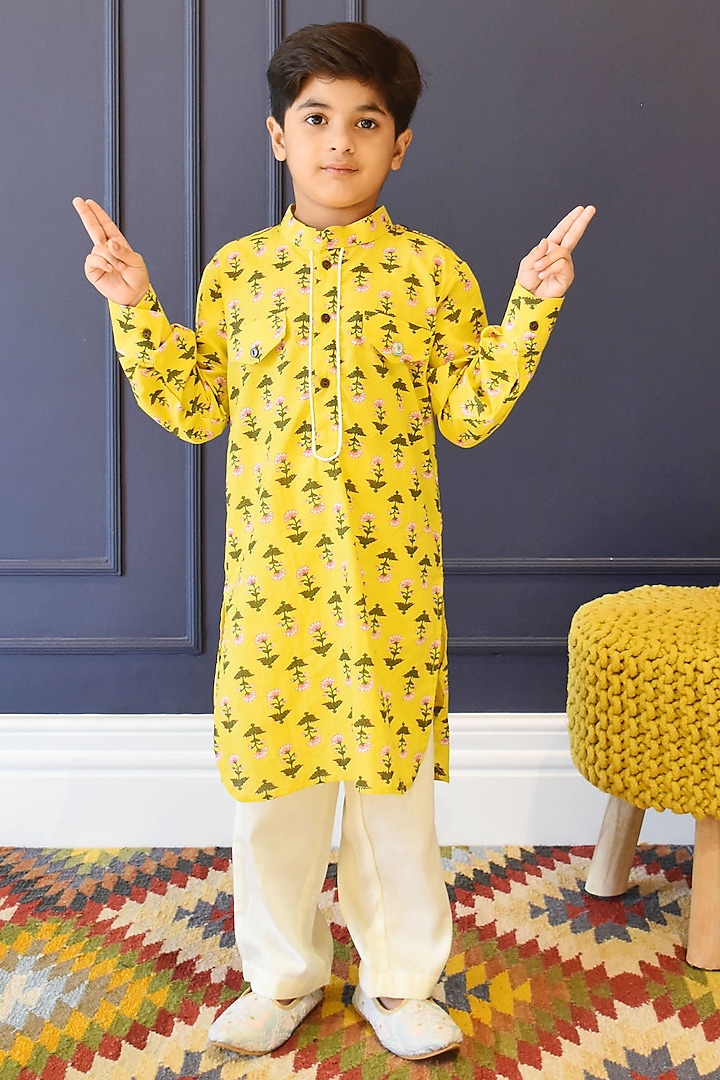 Yellow Printed Kurta Set For Boys by Fayon Kids at Pernia's Pop Up Shop