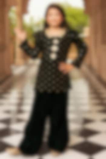 Green Velvet Embroidered Kurta Set For Girls by Fayon Kids at Pernia's Pop Up Shop