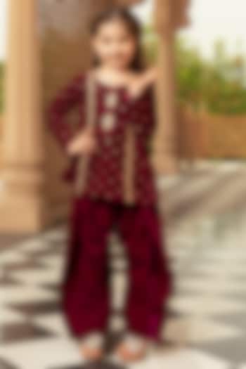 Pink Velvet Embroidered Kurta Set For Girls by Fayon Kids at Pernia's Pop Up Shop