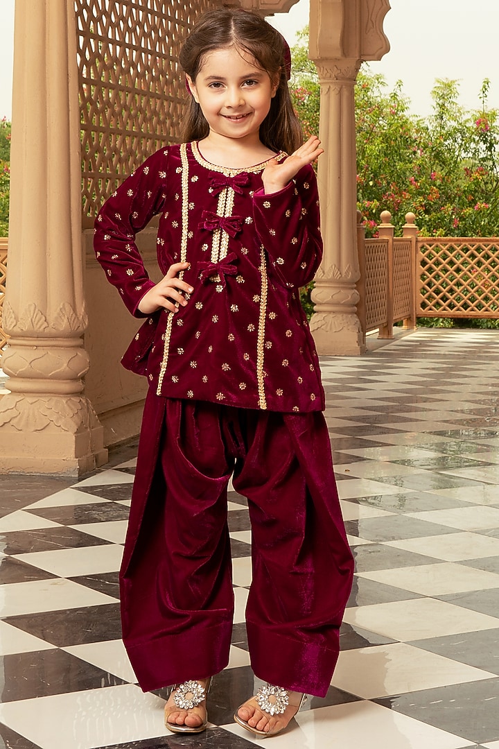 Pink Velvet Embroidered Kurta Set For Girls by Fayon Kids at Pernia's Pop Up Shop