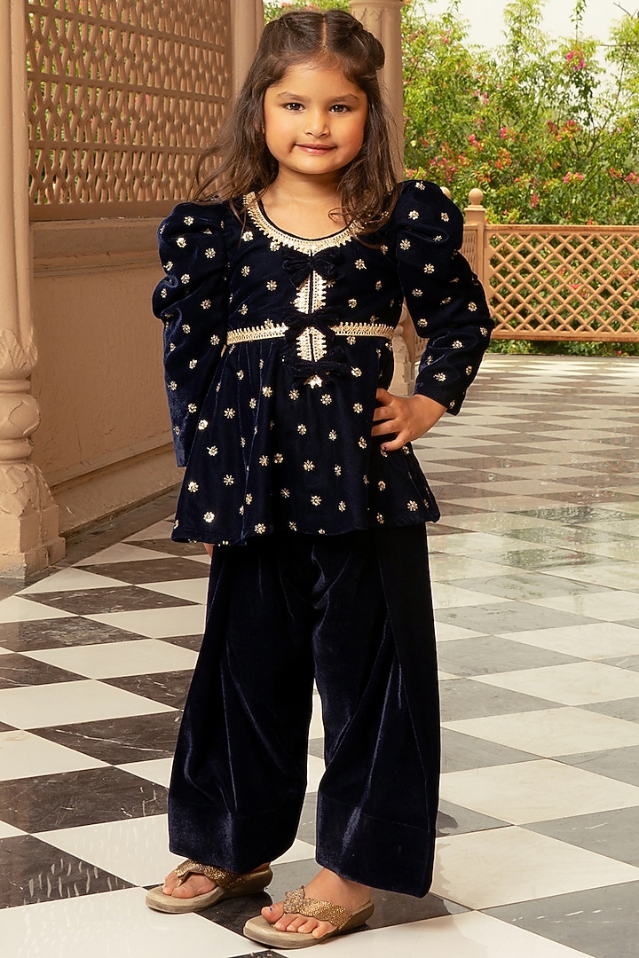 Blue Velvet Embroidered Kurta Set For Girls by Fayon Kids at Pernia's Pop Up Shop