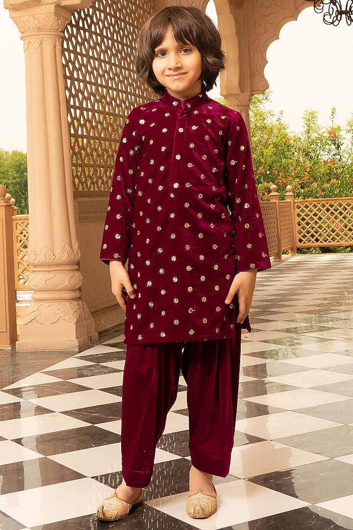 Maroon Velvet Embroidered Kurta Set For Boys by Fayon Kids at Pernia's Pop Up Shop