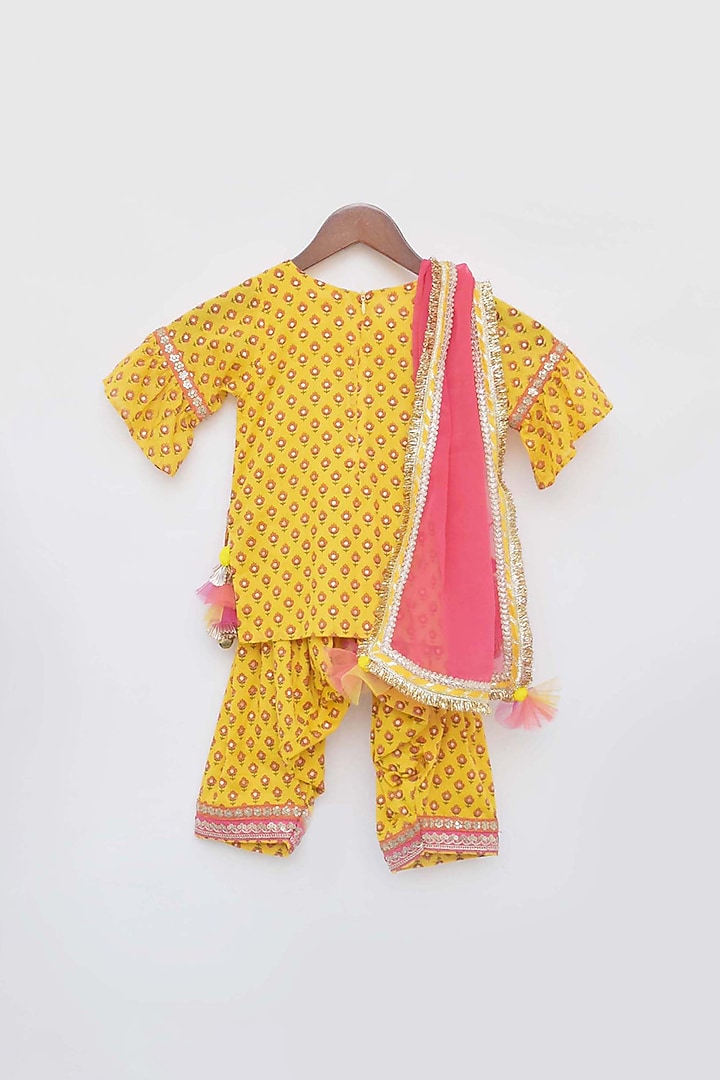 Mustard Yellow Printed Kurta Set For Girls by Fayon Kids at Pernia's Pop Up Shop
